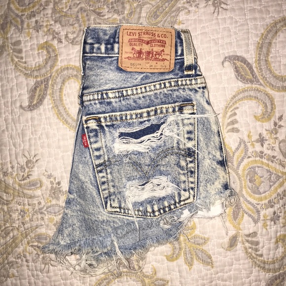 Levi's Pants - ✨VINTAGE LEVI’S - DISTRESSED AND SUPER CUTE